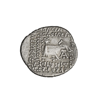 drachma, Phraates V — bows (armed), diadems, busts, Parthian Kingdom, Iran. Obv: diademed bust of