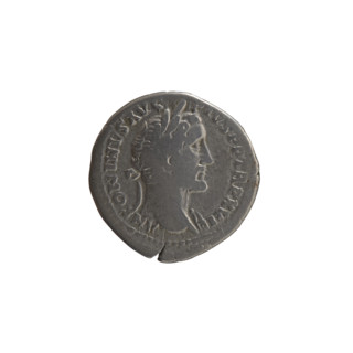Denarius, Antoninus Pius (86–161; Roman emperor 138–161), issuer. Obverse: head of the emperor in a