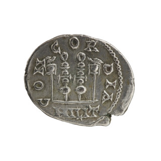 Denarius depicting legionary standards between vexillae; obverse: bust of Emperor Elagabalus in