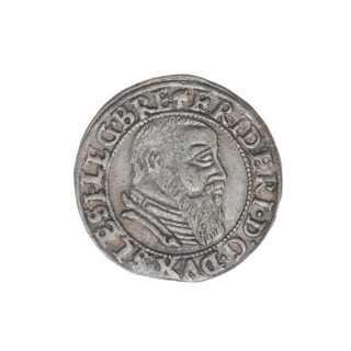 Male bust in armour turned right with a beard and sideburns; obverse rim between pearly borders