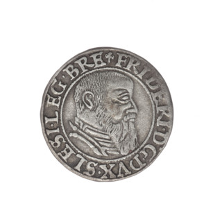 Male bust in armour turned right with beard and sideburns; in the rim between the pearly borders an
