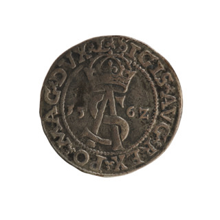Obverse: Under the crown a tied monogram composed of the letters SA, on the sides the year: 15 -
