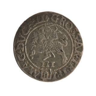 Lithuanian trojak, Sigismund II Augustus (king of Poland; 1544–1572). Obverse: under a crown a tied