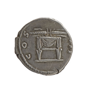 Denarius of Antoninus Pius (86–161; Roman emperor 138–161). Obverse: head of Antoninus Pius in a