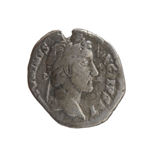 Denarius of Antoninus Pius (86–161; Roman emperor 138–161). Obverse: head of the emperor in a