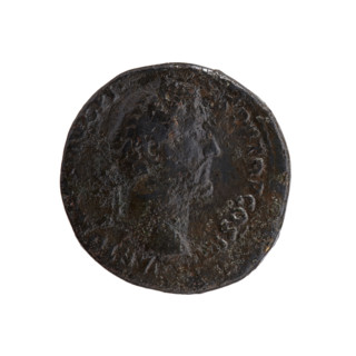 Sestertius of Antoninus Pius (86–161; Roman emperor 138–161). Obverse: head of Antoninus Pius in a