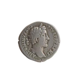 Denarius, Antoninus Pius (86–161; Roman emperor 138–161), issuer. Obverse: head of the emperor in a