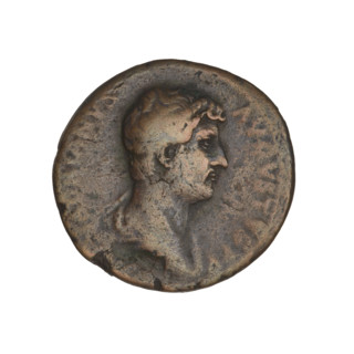 Hadrian (76–138; Roman emperor 117–138). Obverse: head of Hadrian in laurel wreath facing right;
