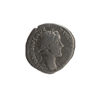 Denarius of Antoninus Pius (86–161; Roman emperor 138–161). Obverse: head of the emperor in a