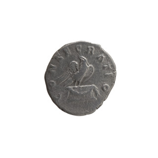 Denarius, posthumous issue of Antoninus Pius (86–161; Roman emperor 138–161); issuers: Lucius Verus