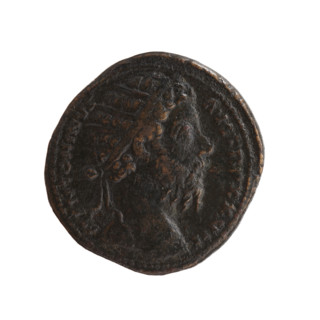 Dupondius of Marcus Aurelius (121–180; Roman emperor 161–180). Obverse: head of Marcus Aurelius in