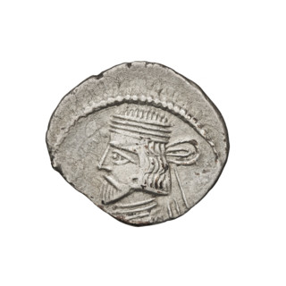Drachma of Vardanes I (41–45). Obverse: bust of Vardanes I left, wearing a diadem. Reverse: Arsakes