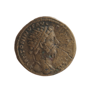 Dupondius of Marcus Aurelius (121–180; Roman emperor 161–180), issuer. Obverse: Head of Marcus