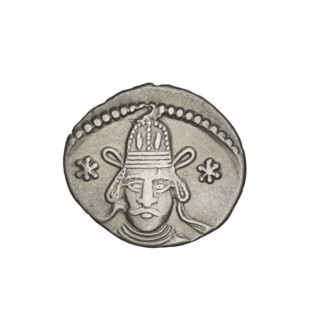 drachma, Vardanes II (55–58), Obv.: head of Vardanes II wearing tiara and diadem in frontal view,