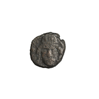 Bronze coin of Vardanes II (55–58). Obverse: frontal head of Vardanes II wearing a tiara. Reverse: