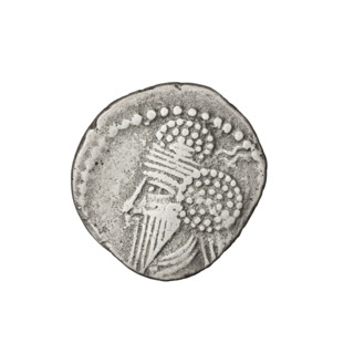 Drachma of Osroes I (ruler of Parthia; 108–128). Obverse: head of Osroes wearing a tiara, in
