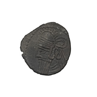 Drachma of Vologases III (105–147). Obverse: head of Vologases III wearing a tiara, face turned