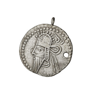 drachma, Artabanos IV (king of Parthia; 213–224 AD); iconography: helmets, Arsakes I (king of