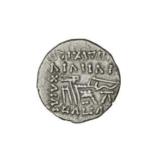 Drachma of Artabanos IV (king of Parthia; 213–224 AD). Obverse: bust of Artabanos IV wearing a