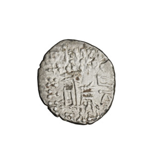 Drachma of Artabanos IV (king of Parthia; 213–224 AD). Obverse: bust of Artabanos IV wearing a