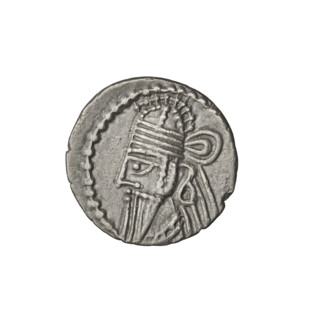 drachma, Artabanos IV (king of Parthia; 213–224 AD). Obverse: bust of Artabanos IV wearing a tiara,