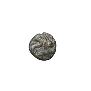 Bronze coin of Artabanos IV (king of Parthia; 213–224 AD). Obverse: diademed head of Artabanos IV,