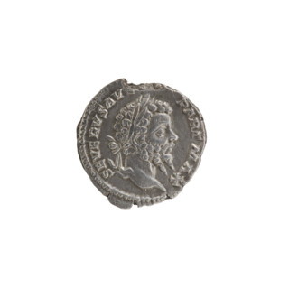 Denarius; Roman deities; Victoria; Septimius Severus (Roman emperor, 146–211) — iconography.