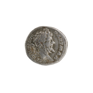 Denarius; Roman deities; Victoria; Septimius Severus (Roman emperor, 146–211) — iconography.