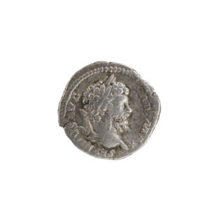 Denarius; Roman deities; Victoria; Septimius Severus (Roman emperor, 146–211) — iconography.