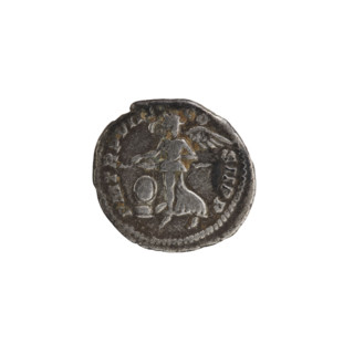 Denarius, silver coin depicting Victoria; maker: Septimius Severus (Roman emperor, 146–211).