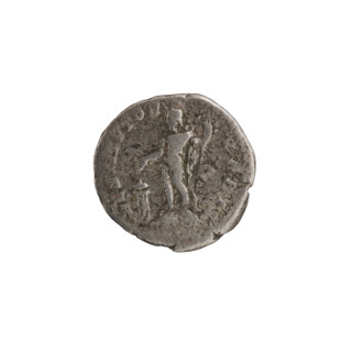 Denarius, emperor standing before a tripod. Septimius Severus (Roman emperor; 146–211). Obv.: