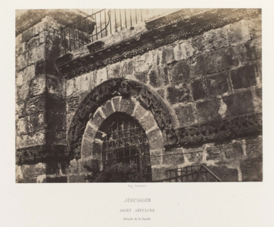 Jerusalem. Saint Sepulcre. Détails de la façade, Detail of a window of the Church of the Holy