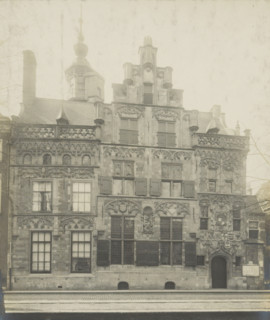 Façade of the Gemeenlandshuis on the Oude Delft in Delft, Gemeentelandshuis. Oude Delft WZ No. 167.
