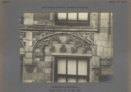 Gemeentelandshuis. Oude Delft WZ No. 167. Blind arch tracery ground floor, Windows of the