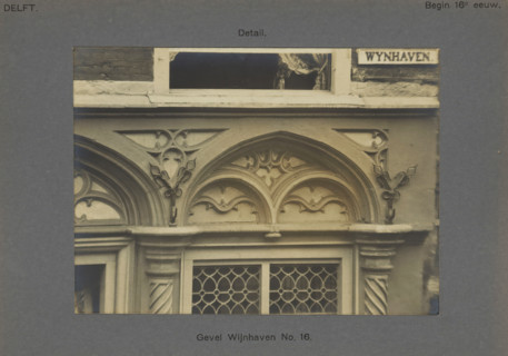 Detail of the decoration of the facade of a building on the Wijnhaven in Delft, Facade Wijnhaven No
