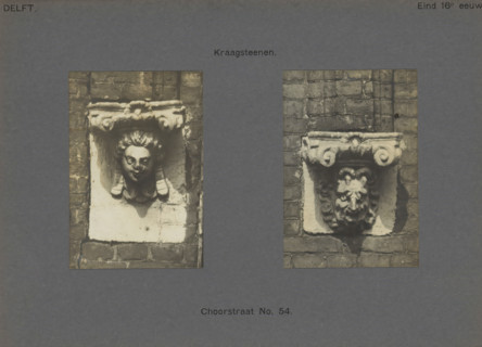 Choorstraat No. 54. Corbels, Two corbels, decorated with heads, in the facade of a building in the