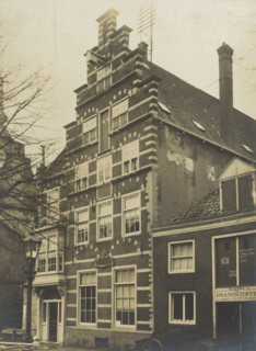 Oude Delft WZ No. 169. Renaissance facade, View of the House of Savoy on the Oude Delft in Delft,