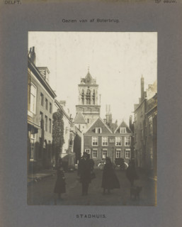 View of the town hall in Delft, seen from the Boterbrug with people, a coach and a dog, Town Hall.