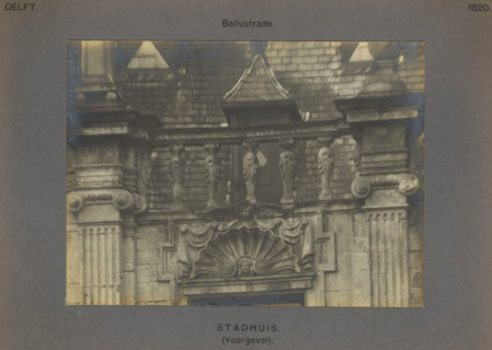 Balustrade on the town hall in Delft, Town Hall (Facade). Balustrade, photograph, inscription: 'The