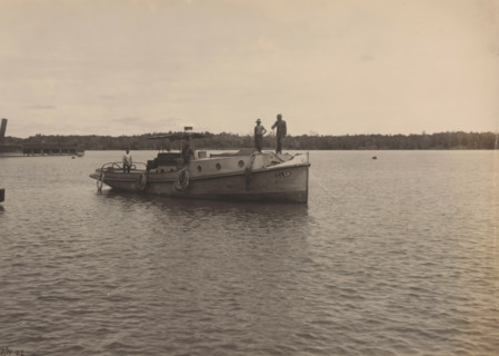 Motor tug 'Elsa', Ocean Harbor Belawan, photograph, The motor tug 'Elsa'. Numbered: 235. Part of