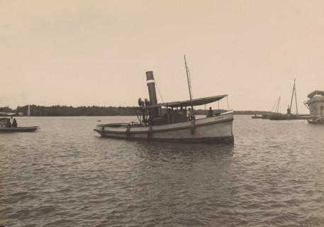 Tugboat 'Jacobus', Ocean Harbor Belawan, photograph, The motor tugboat 'Jacobus'. Numbered: 236.
