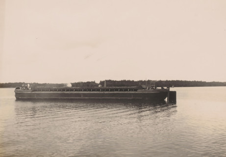 Bottom-dump barge 16, Ocean Harbor Belawan, photograph, Transport ship, bottom-dump barge.