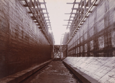 In the construction pit: ready to float, Belawan Ocean Port, photograph, Construction pit with