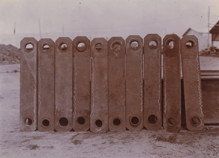 Bottle chain links, Belawan Ocean Harbor, photograph, Parts of the bucket chain of a dredging ship.
