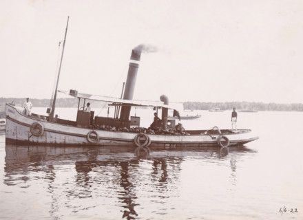Tugboat 'Cornelis', Ocean Harbor Belawan, photograph, The tugboat 'Cornelis'. Numbered: 168. Part