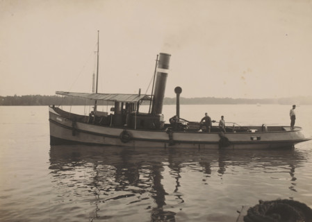 Tugboat Johanna, Ocean Harbor Belawan, photograph, The tugboat 'Johanna'. Numbered: 200. Part of
