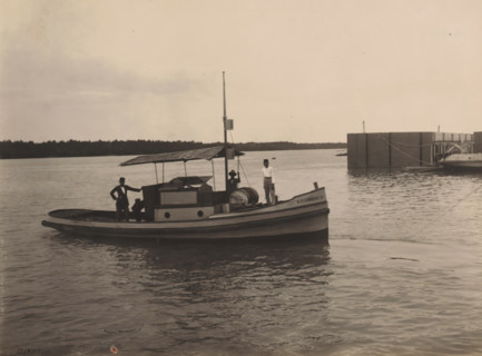 Motorboat 'Kromhout', Ocean Harbor Belawan, photograph, Motorboat 'Kromhout'. Numbered: 214. Part