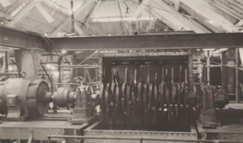 Canecutter, photograph, Electrically powered rotor of the canecutter at the Kaliwoengoe Sugar