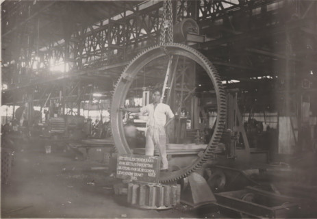 Gear ring for reed unloading device, photograph, Cast steel gear ring for a reed unloading device,