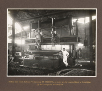 Bottom of first body Evaporation Sf. Gending ... In the foreground the tube plate, album page,